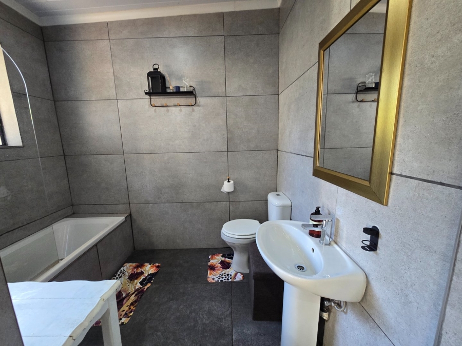 6 Bedroom Property for Sale in Waverley Free State